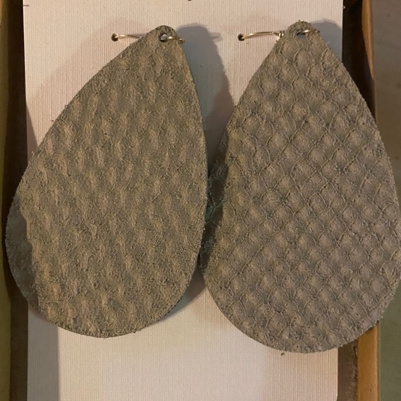 Nickel & Suede Gray Python M Leather Earrings - Picture 2 of 2
